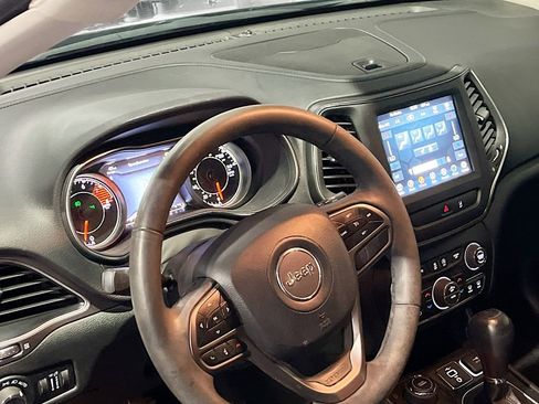Used 2022 Jeep Cherokee Latitude Lux w/ Mopar Interior Package AWD/4WD image 9