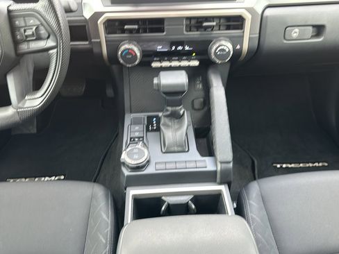 Used 2024 Toyota Tacoma SR5 AWD/4WD image 15