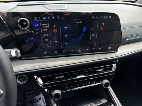 New 2025 Chevrolet Traverse LT w/ Enhanced Driving Package image 19