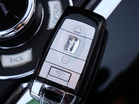 Used 2017 Rolls-Royce Dawn image 15