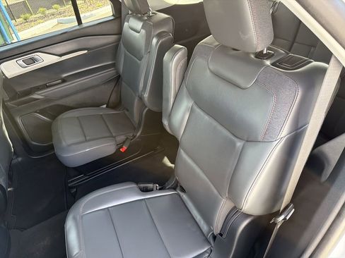 Certified 2025 Ford Explorer Active w/ Active Comfort Package RWD image 17