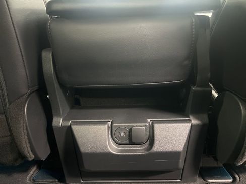 Certified 2025 Ford F350 Lariat w/ Camper Package image 11