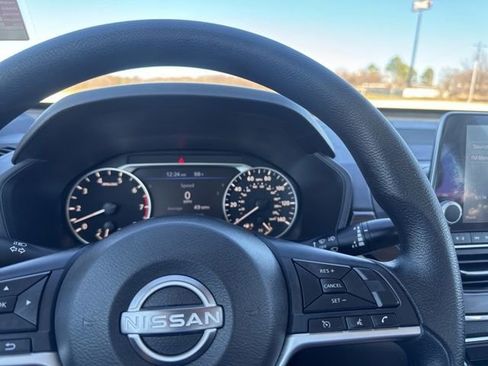 Used 2024 Nissan Altima 2.5 SV image 11