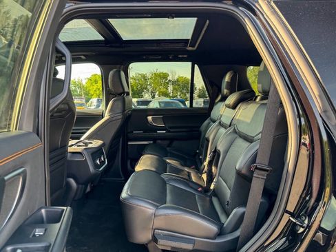 Used 2025 Ford Expedition Tremor AWD/4WD image 22