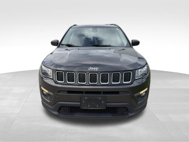 Used 2020 Jeep Compass Latitude w/ Cold Weather Group AWD/4WD image 2