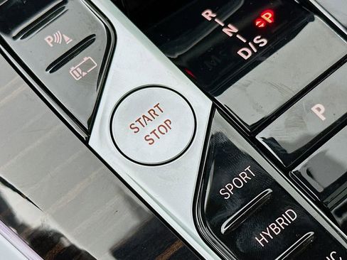 Used 2025 BMW X5 xDrive50e image 17