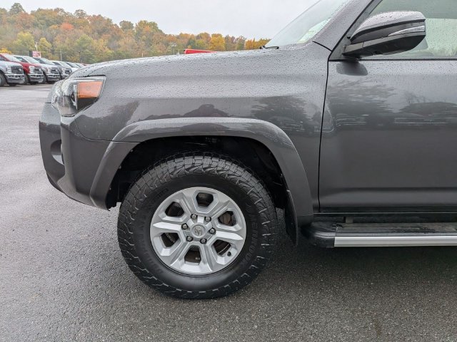 Used 2023 Toyota 4Runner SR5 Premium w/ Moonroof Package AWD/4WD image 23
