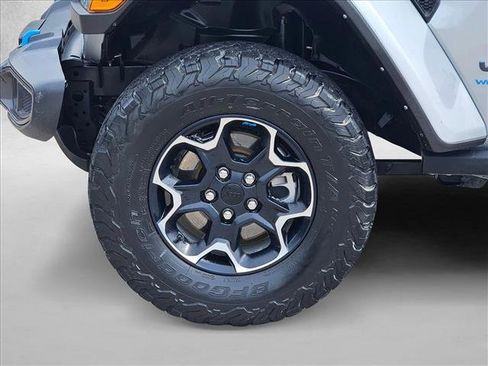 Used 2023 Jeep Wrangler Unlimited Rubicon 4xe w/ Cold Weather Group AWD/4WD image 14