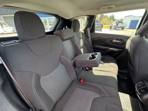 Used 2020 Jeep Cherokee Latitude w/ Cold Weather Group image 19