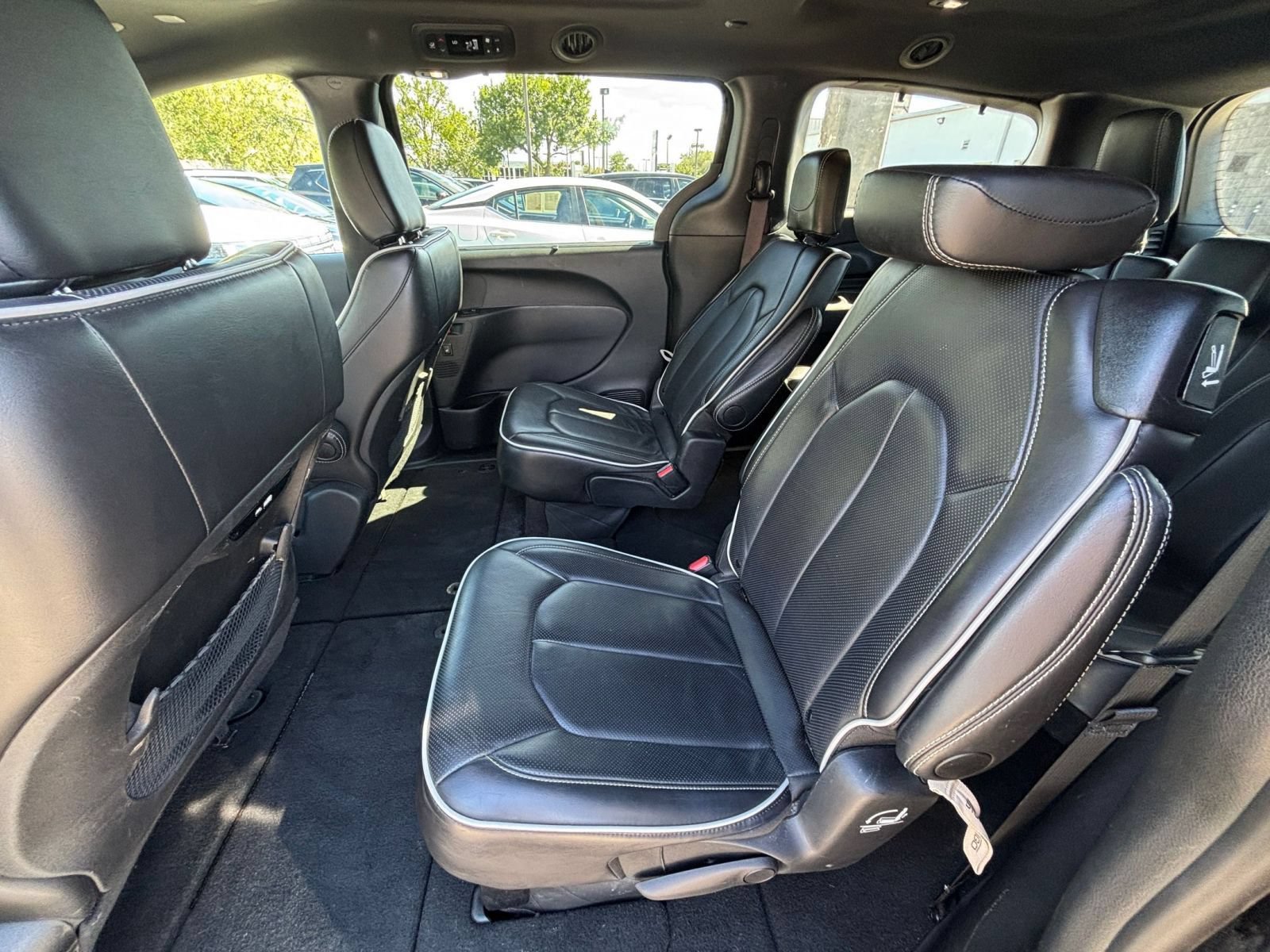 Used 2025 Chrysler Pacifica Limited FWD image 28