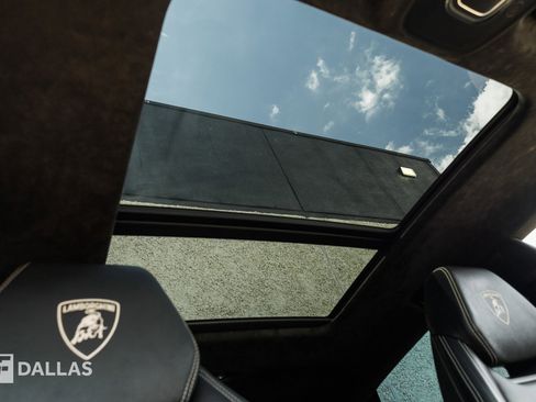 Used 2019 Lamborghini Urus AWD/4WD image 44