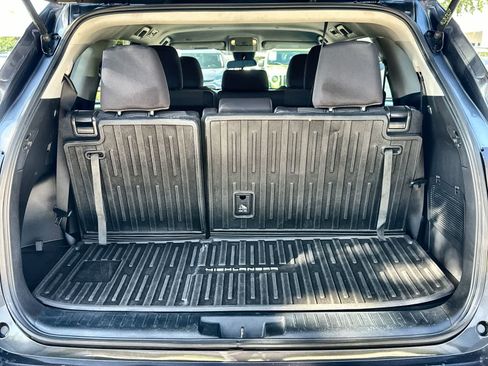 Used 2022 Toyota Highlander L image 17