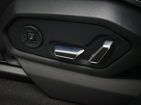 Used 2019 Lamborghini Urus AWD/4WD image 36