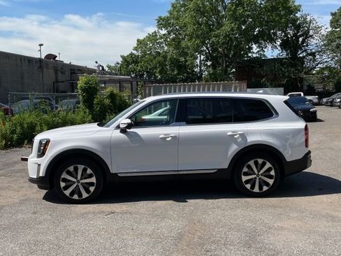 Used 2022 Kia Telluride EX w/ EX Premium Package FWD image 7