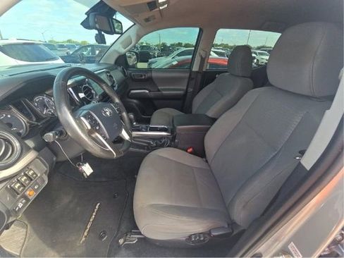Used 2019 Toyota Tacoma SR5 image 4