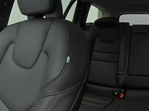 Used 2025 Volvo V60 B5 Cross Country Plus image 26