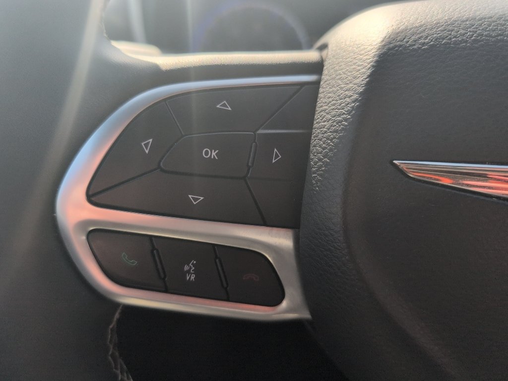 Used 2025 Chrysler Pacifica Select FWD image 24