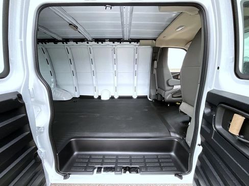 New 2026 Chevrolet Express 3500 Extended RWD image 18