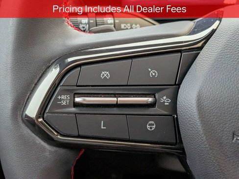 Used 2024 Chevrolet Traverse RS FWD image 28