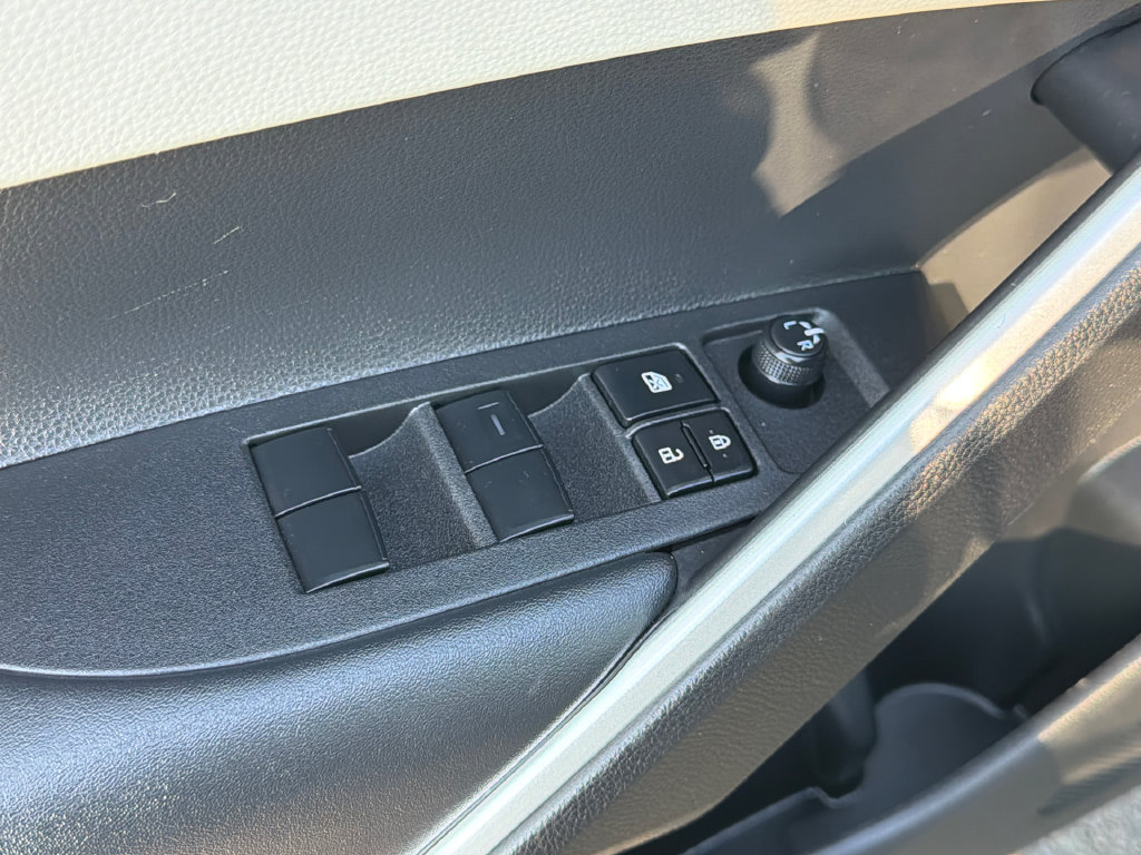 Used 2026 Toyota Corolla Cross L FWD image 17