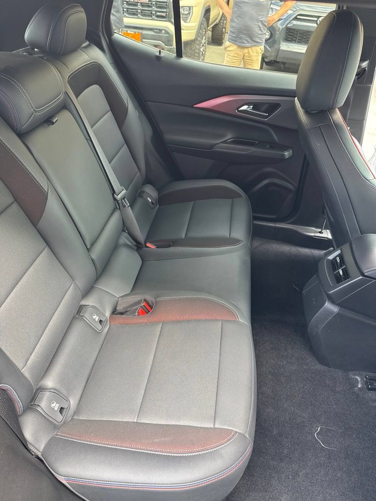 Used 2024 Chevrolet Equinox EV RS FWD image 17