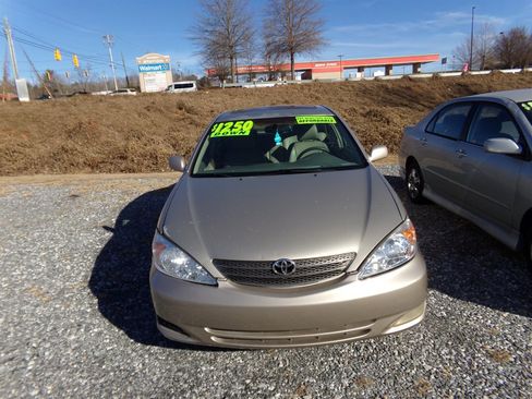 Used 2003 Toyota Camry LE image 2