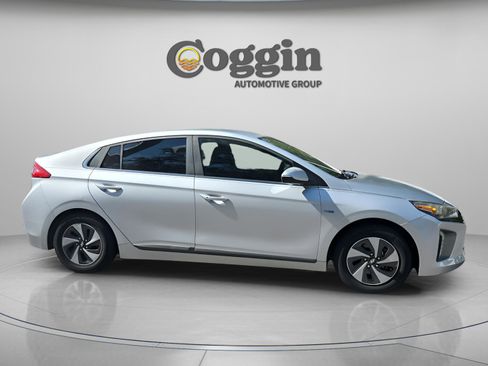Used 2017 Hyundai Ioniq SEL image 6