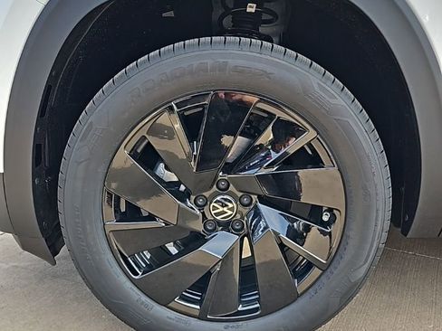 New 2026 Volkswagen Atlas SE FWD image 9