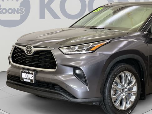 Used 2021 Toyota Highlander Limited AWD/4WD image 29