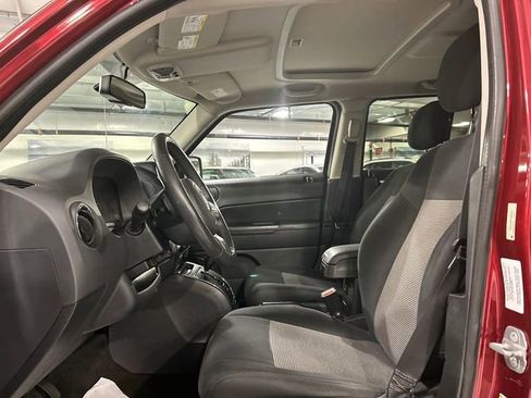 Used 2014 Jeep Patriot Latitude w/ Sun/Sound Group image 10