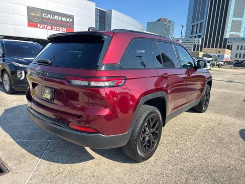 Used 2024 Jeep Grand Cherokee Altitude RWD image 7