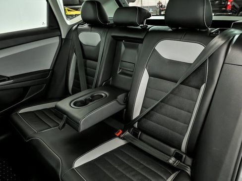 Certified 2022 Volkswagen Taos SEL w/ Panoramic Sunroof Package image 14