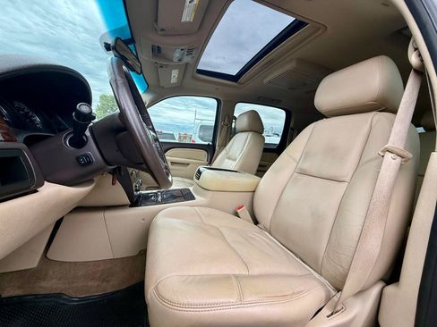 Used 2010 GMC Yukon XL Denali AWD/4WD image 16