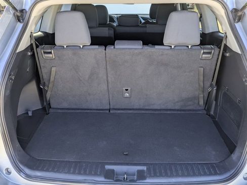 Used 2023 Toyota Highlander L image 29