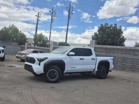 Certified 2024 Toyota Tacoma TRD Off-Road w/ TRD Off Road Premium Package AWD/4WD image 1