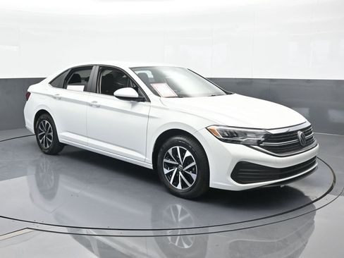 Used 2023 Volkswagen Jetta S image 8