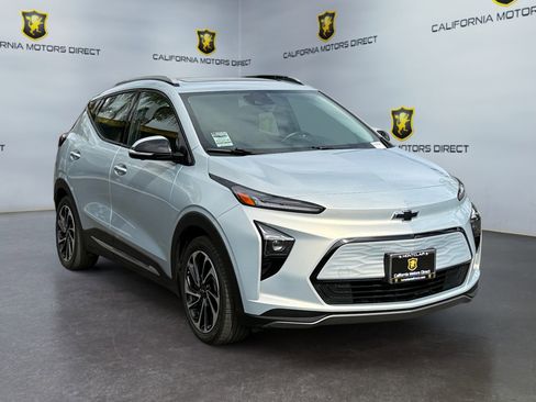 Used 2023 Chevrolet Bolt EUV Premier w/ Sun & Sound Package image 7