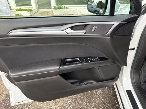 Used 2014 Ford Fusion SE image 10