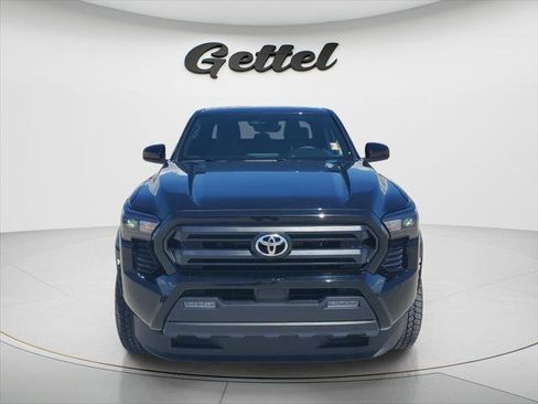 Certified 2025 Toyota Tacoma SR5 AWD/4WD image 2