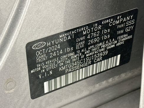 Used 2025 Genesis G70 2.5T RWD image 12