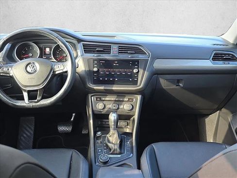 Used 2018 Volkswagen Tiguan SE w/ 3rd Row Seat Package image 18