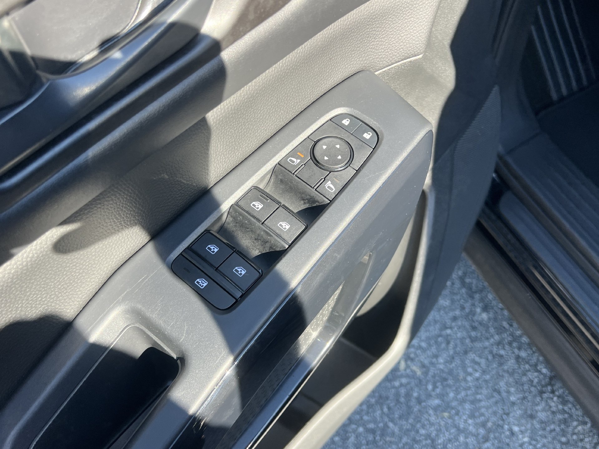Used 2024 Nissan Pathfinder SV FWD image 15