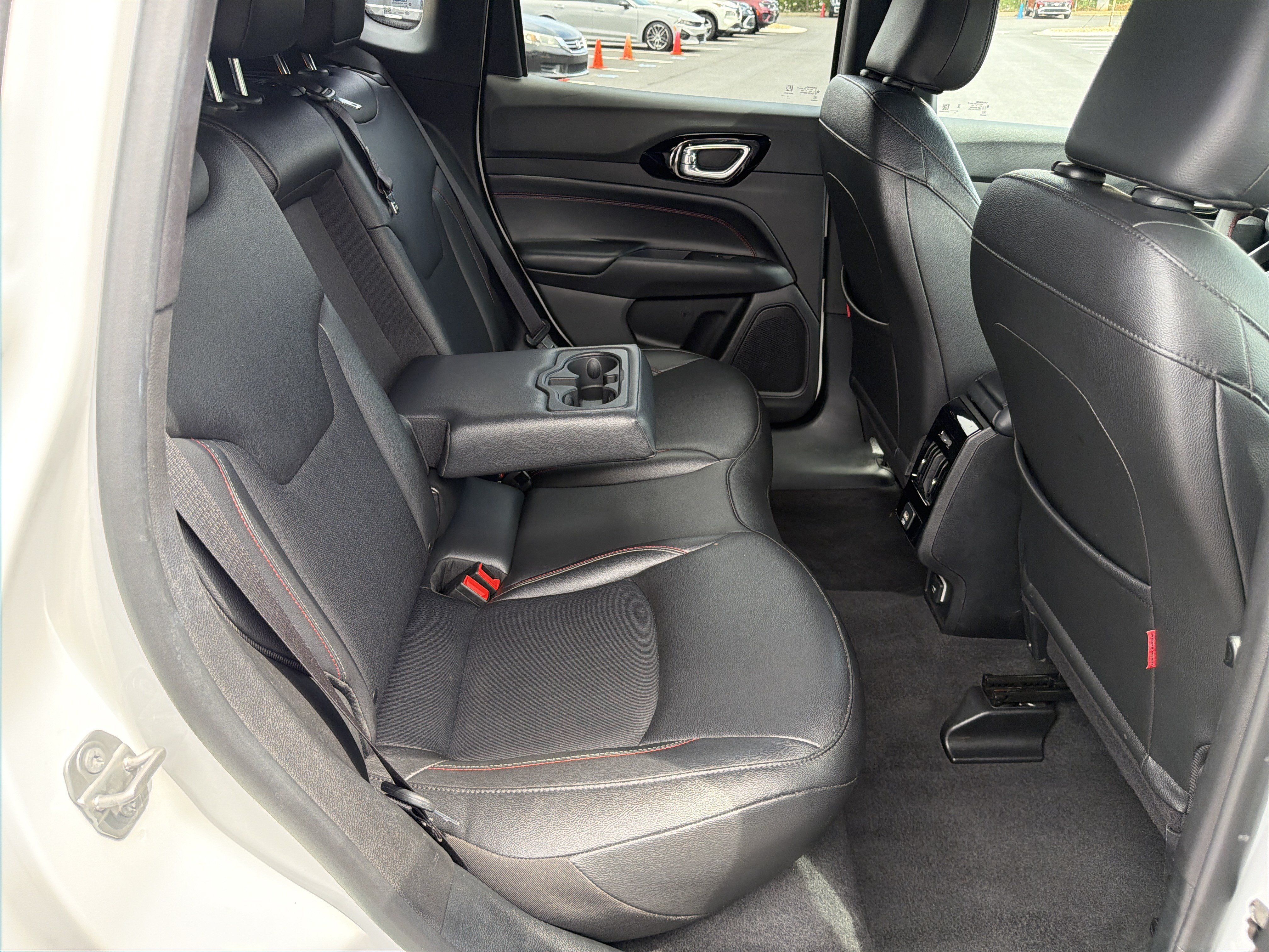 Used 2025 Jeep Compass Trailhawk AWD/4WD image 15