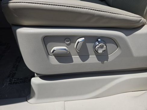 Used 2021 Cadillac Escalade ESV Premium Luxury Platinum AWD/4WD image 17