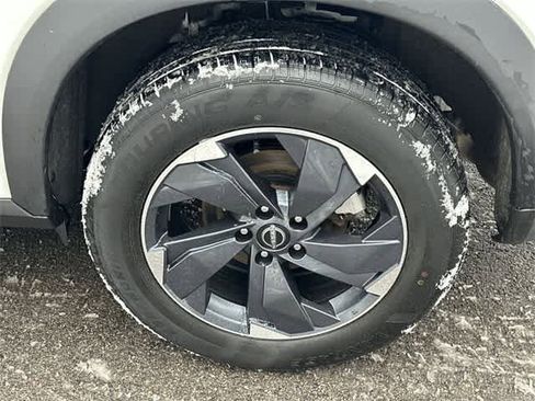 Used 2024 Nissan Rogue SV image 5