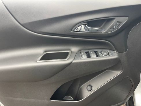 Used 2019 Chevrolet Equinox LT w/ Driver Convenience Package image 6