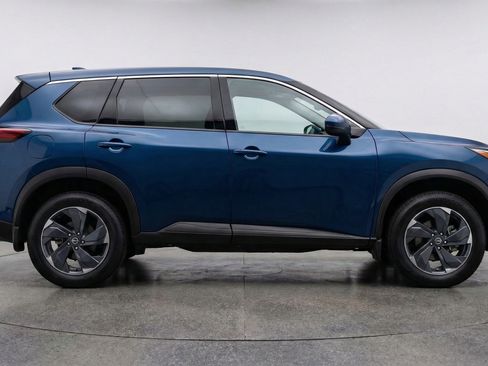 Used 2025 Nissan Rogue SV image 11