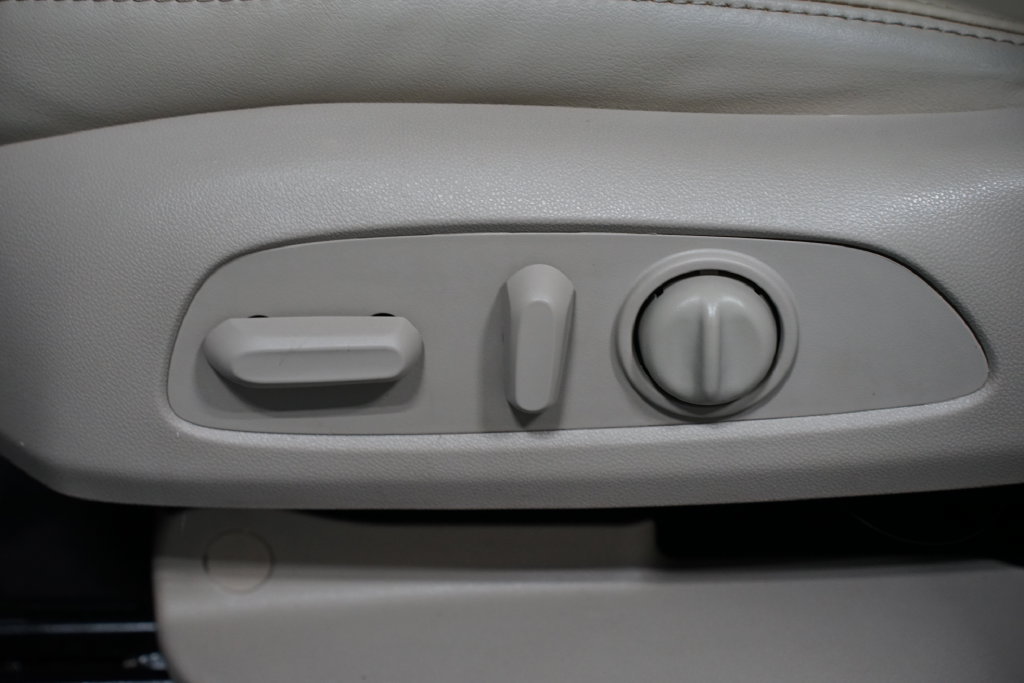 Used 2020 Buick Enclave Essence FWD image 33