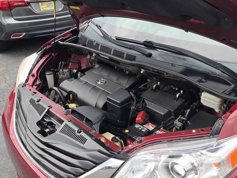 Used 2013 Toyota Sienna LE w/ Towing Pkg FWD image 22