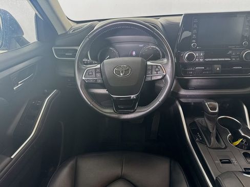 Used 2020 Toyota Highlander XLE FWD image 23